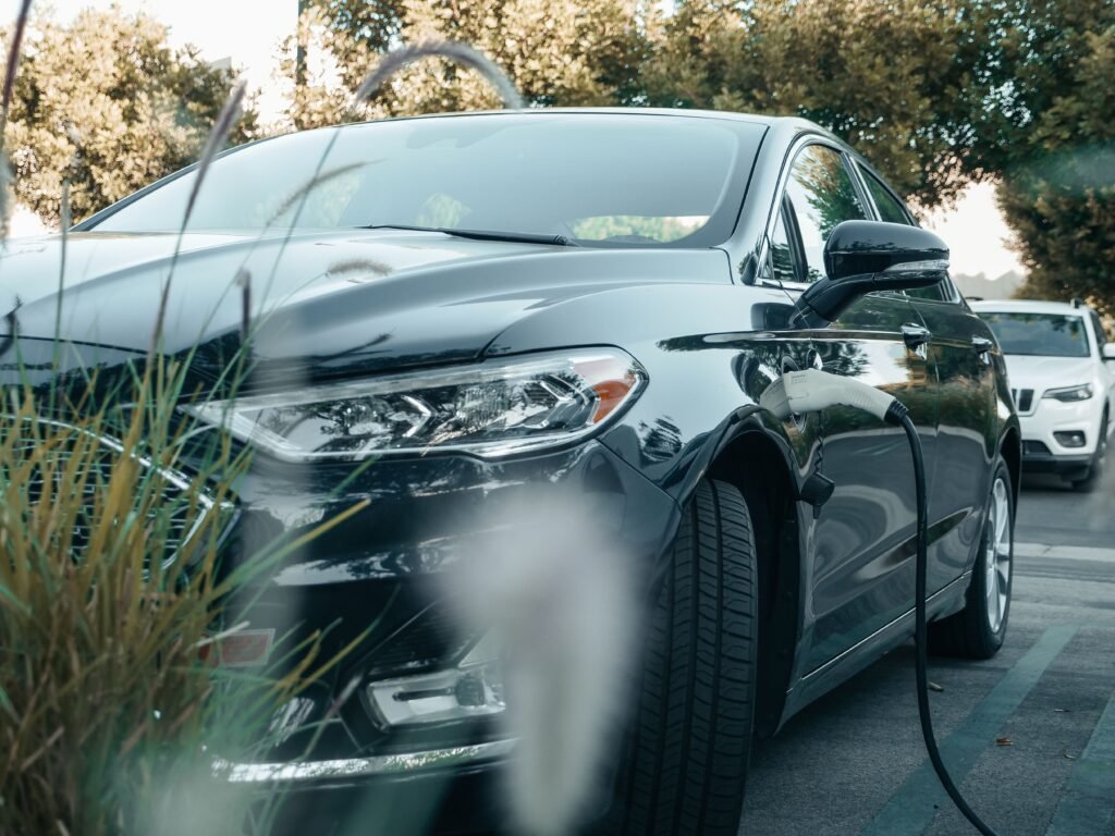 Prime voiture électrique en Belgique 2026 : recharge d'une voiture électrique sur une borne en Belgique