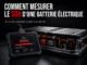 Mesure du SOH d'une batterie de voiture électrique avec un outil de diagnostic OBD devant un pack batterie de traction.